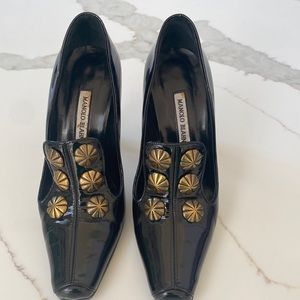 Ladies Manolo Blahnik black patent leather heels with gold embellishments